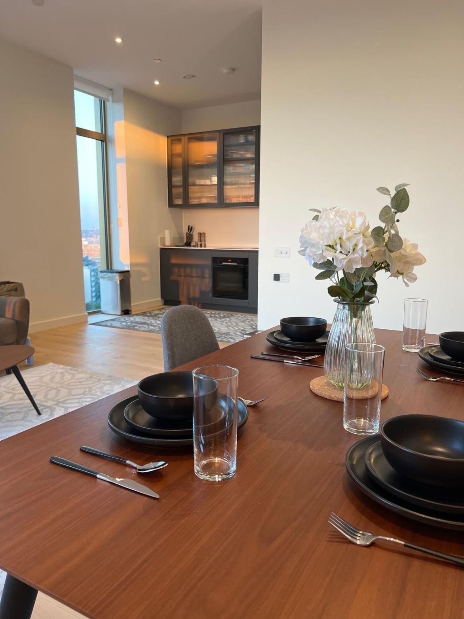 לונדון Cozy Room With Private Bathroom In Luxurious Flat מראה חיצוני תמונה